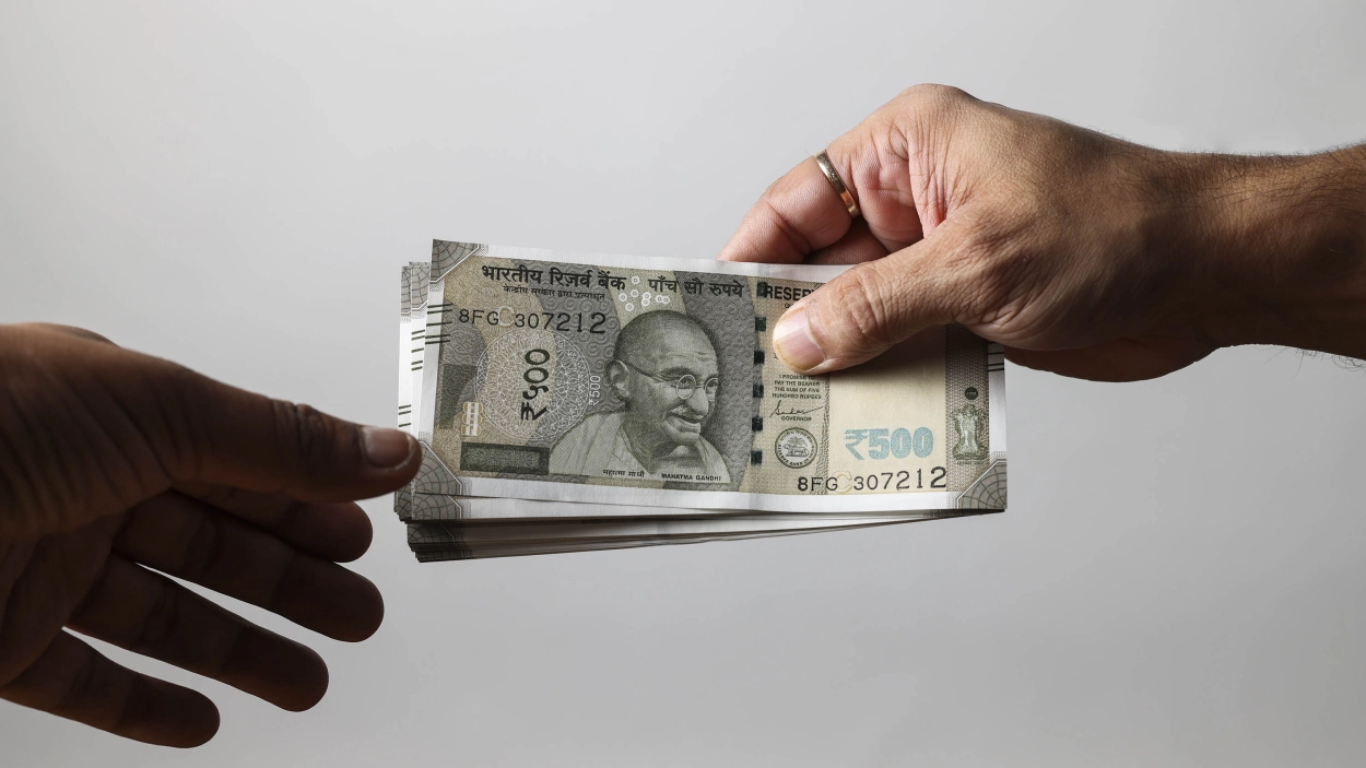 Chit fund investment and loan payout - 500 Rupees exchange